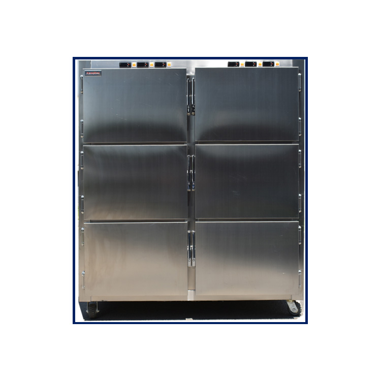 Quando si conservano i corpi negli obitori degli ospedali, quale temperatura dovrebbe mantenere il sistema di refrigerazione per garantire sia la conservazione che l'efficienza energetica?